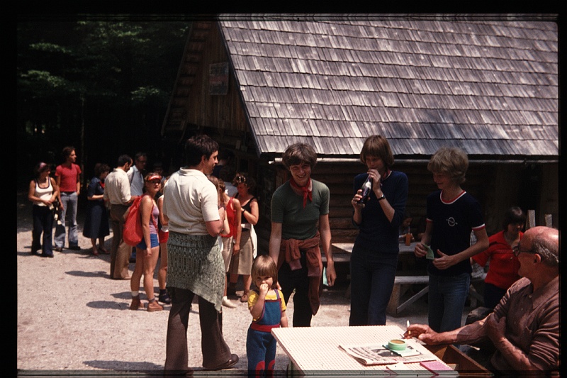 22.Tscheppaschlucht jul 1978 Brigitte,Marion,Peter.JPG